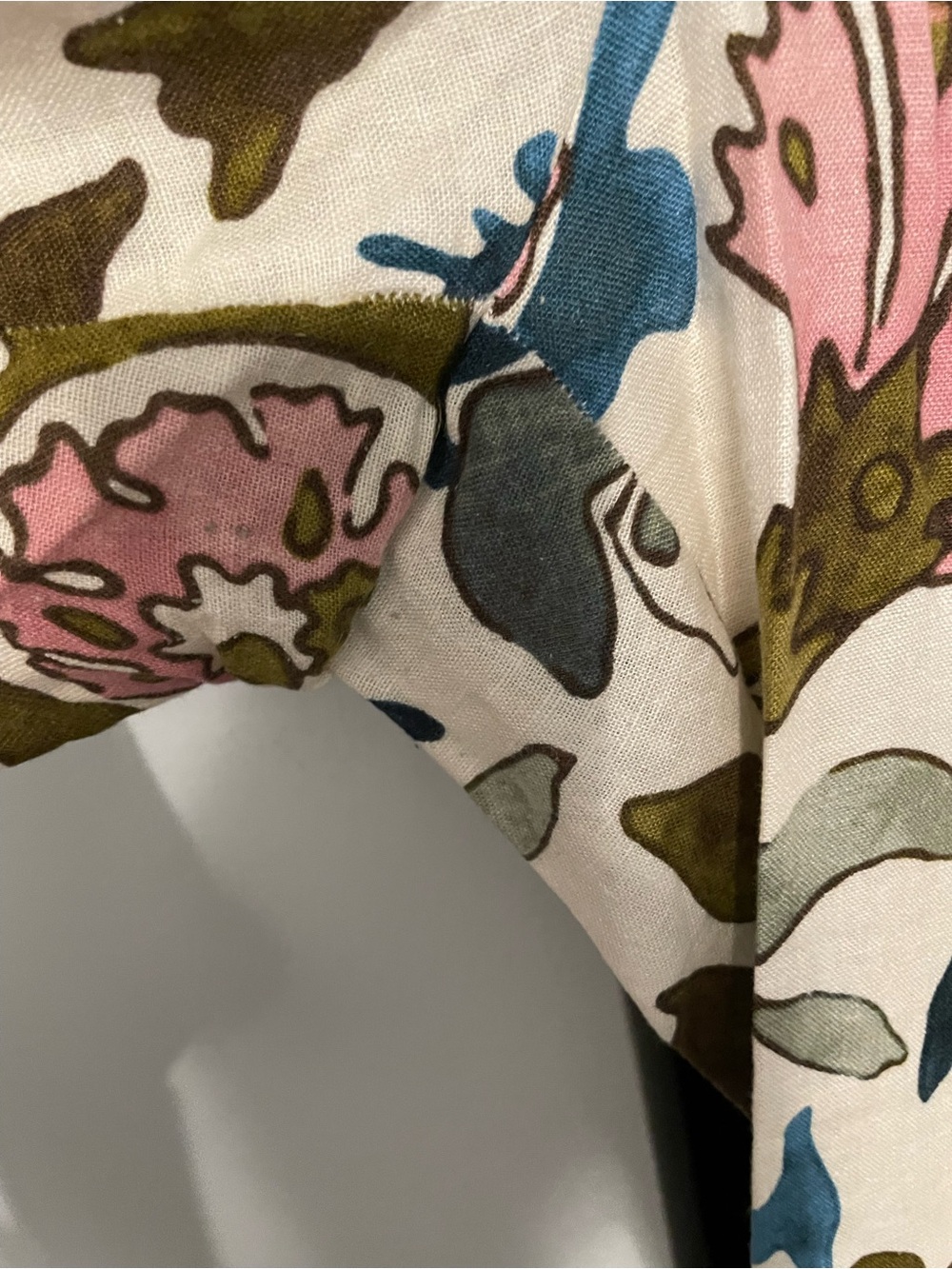 Joie Floral Linen-Blend Wide Leg Pants in Cream, Pink & Olive - Picture 4 of 6
